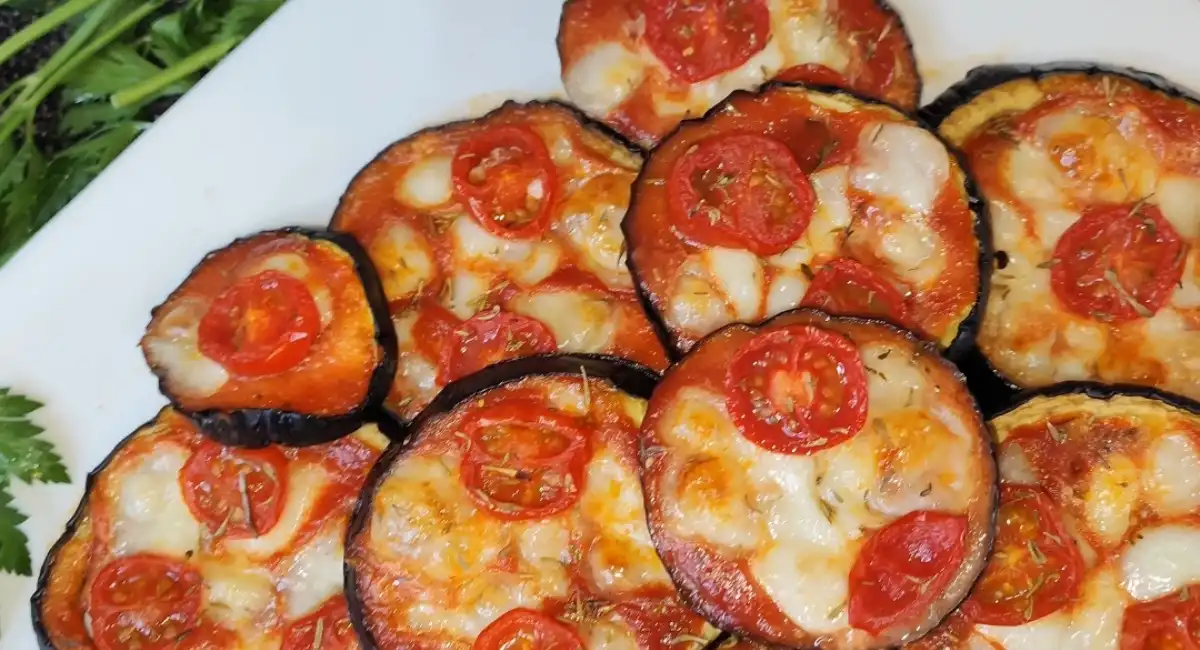 Aubergines au four avec mozzarella et tomates cerises