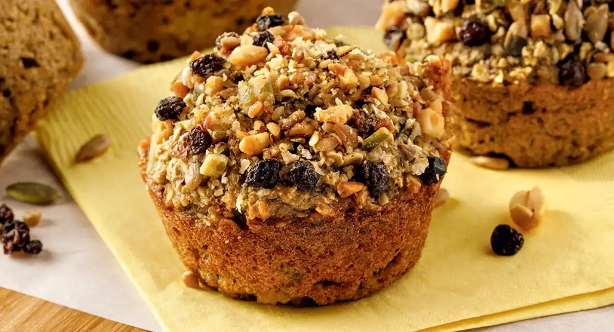 Muffins aux bananes, garniture au mélange du randonneur 