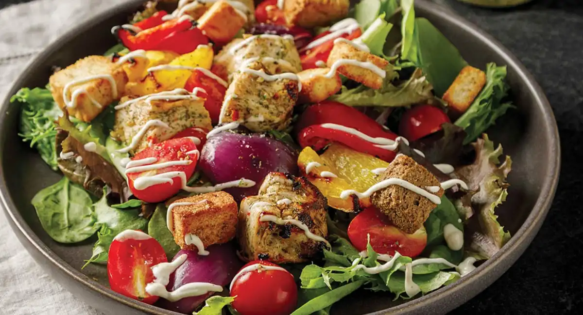 Salade au poulet et légumes grillés 