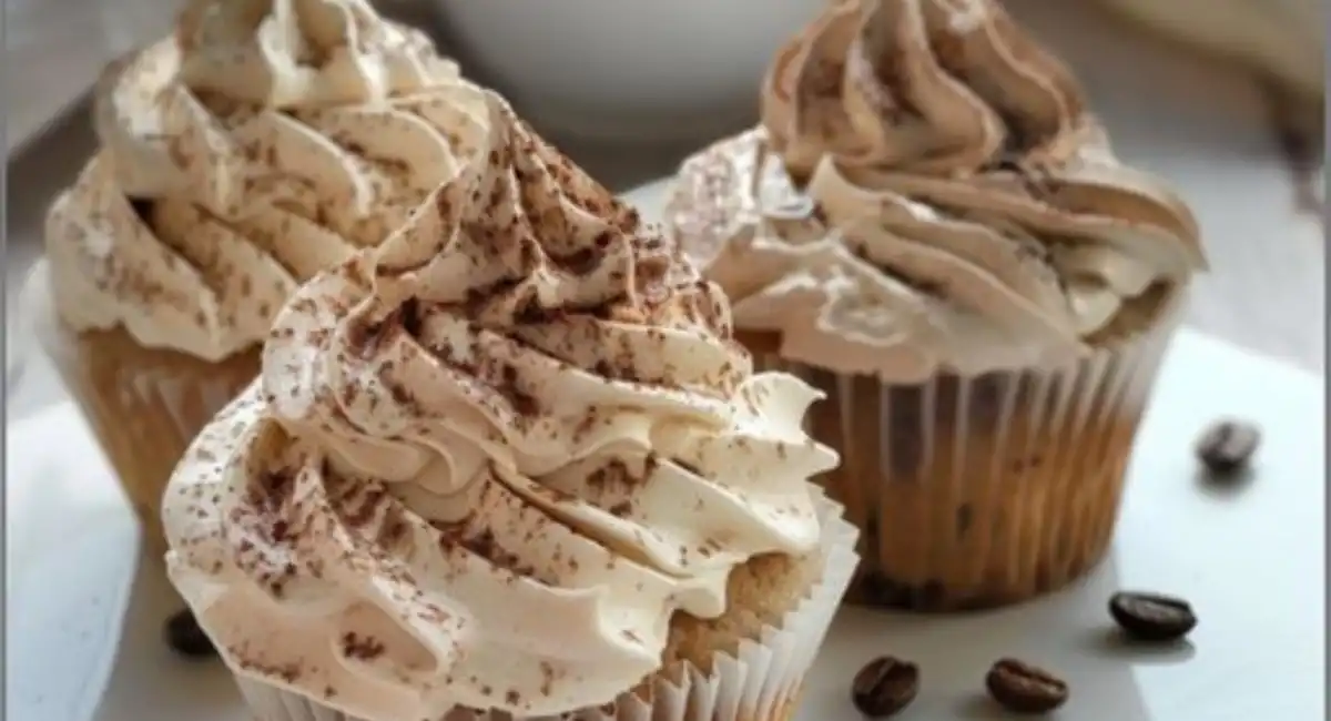 Cupcakes de café con crema de merengue