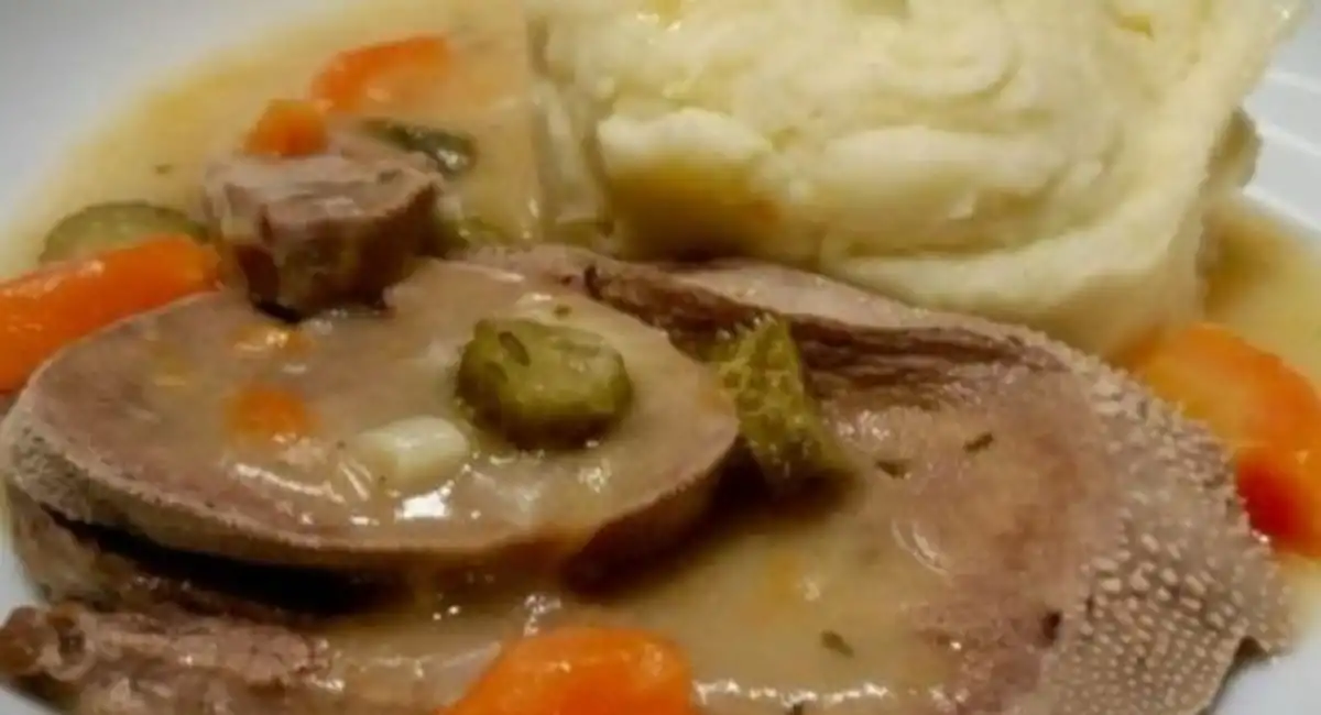 Délicieuse Langue de Bœuf dans une Sauce Piquante Raffinée
