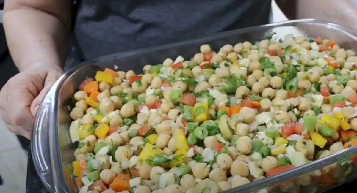 Ensalada de Garbanzos, quedan tan deliciosa que querrás hacerla siempre