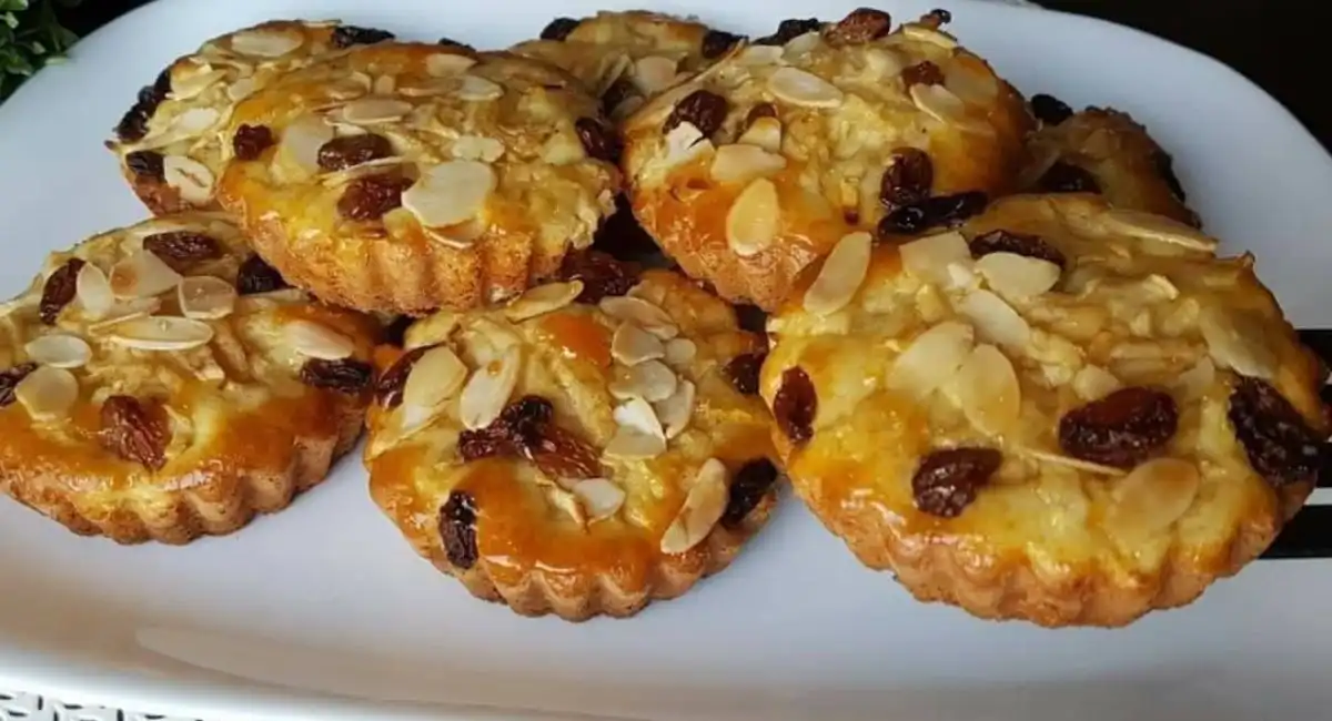 Muffins aux pommes, raisins secs et amandes