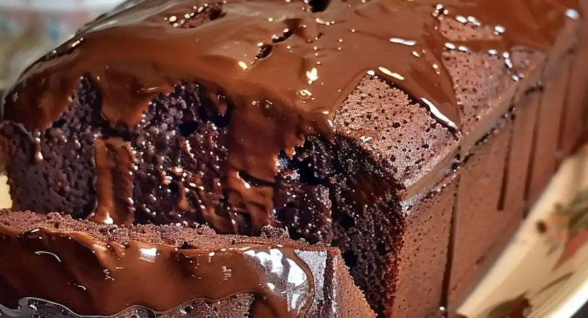 Incorporer la noix de coco, les amandes et la vanille après avoir retiré du feu