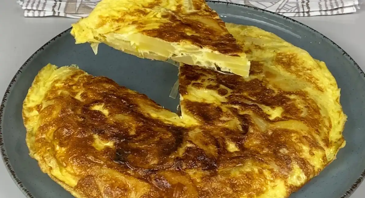 Si Vous Avez des Pommes de Terre et des Oignons à la Maison, Préparez Cette Délicieuse Recette pour le Dîner