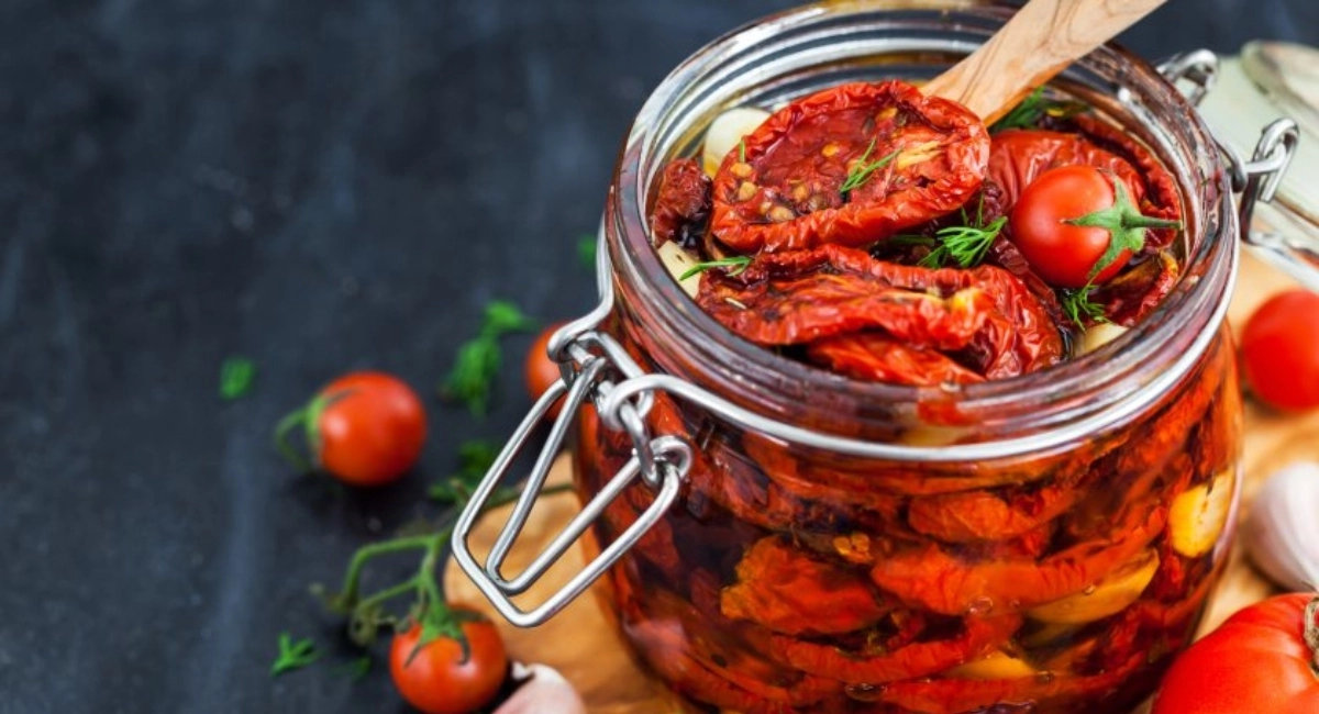 Un famoso chef me enseñó a hacer tomates secos al sol… Ver más