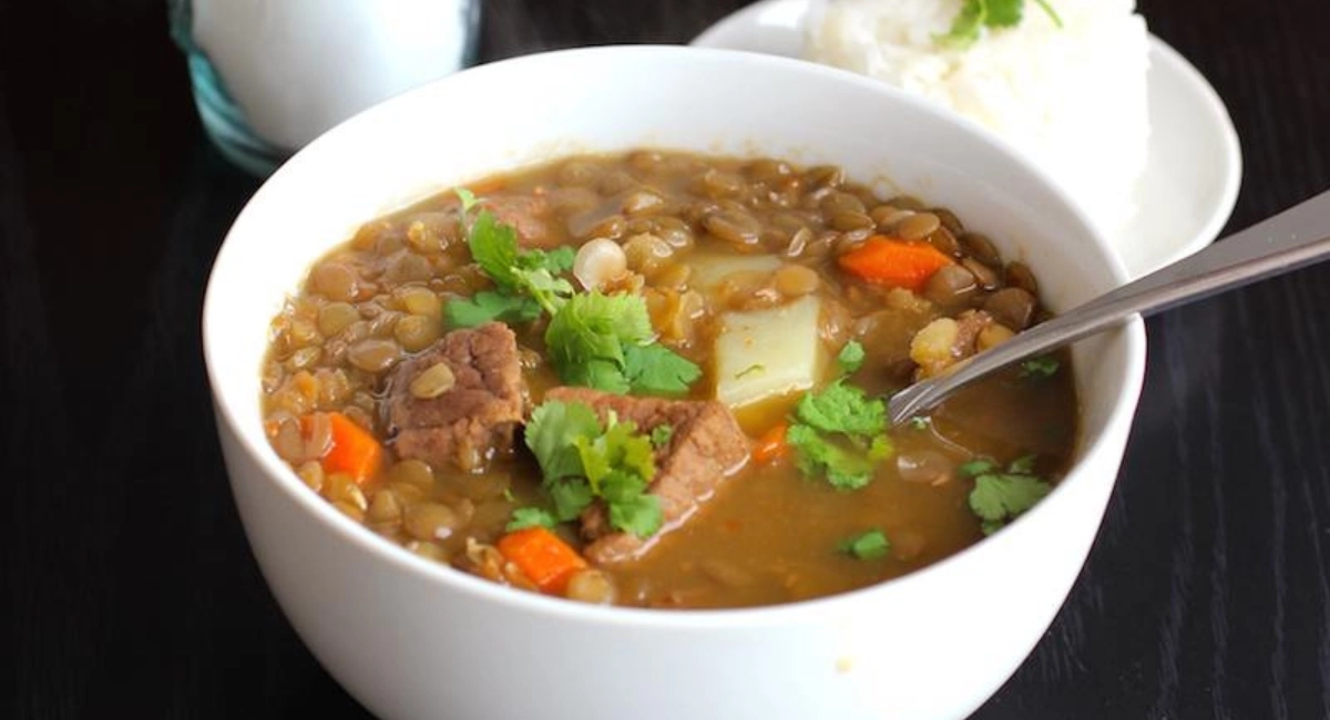 Sopa de Lentejas con carne de Cerdo – La Mejor y Mas Facil Receta que Puedes hacer en Casa