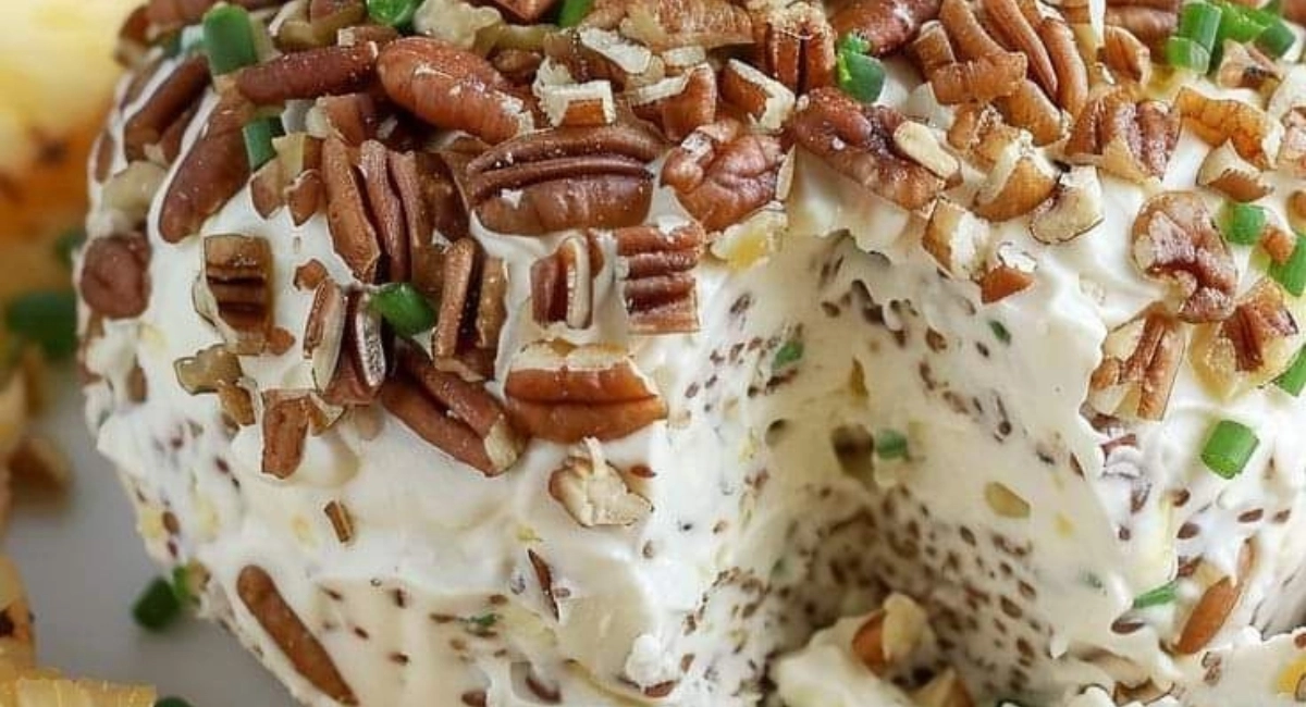 Bolita de Queso con Piña, Nueces Pecanas y Ajo Asado