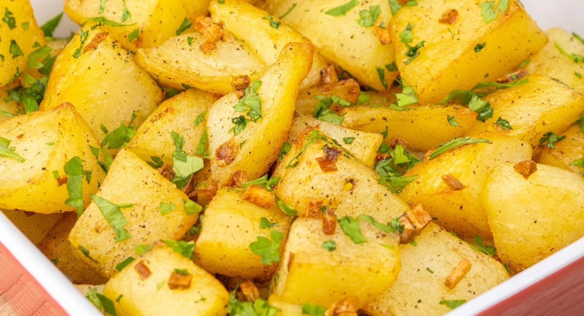 Les fameuses pommes de terre à l’ail et au thym