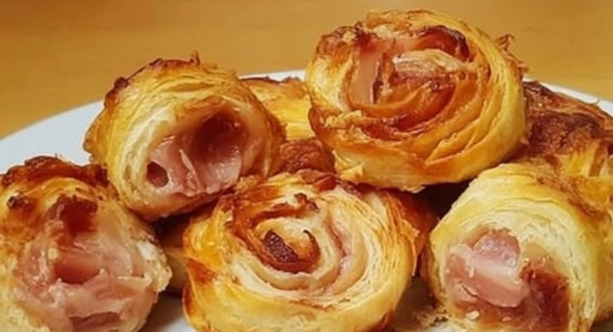 Petits Pains Feuilletes Salés Farcis au Jambon et au Fromage