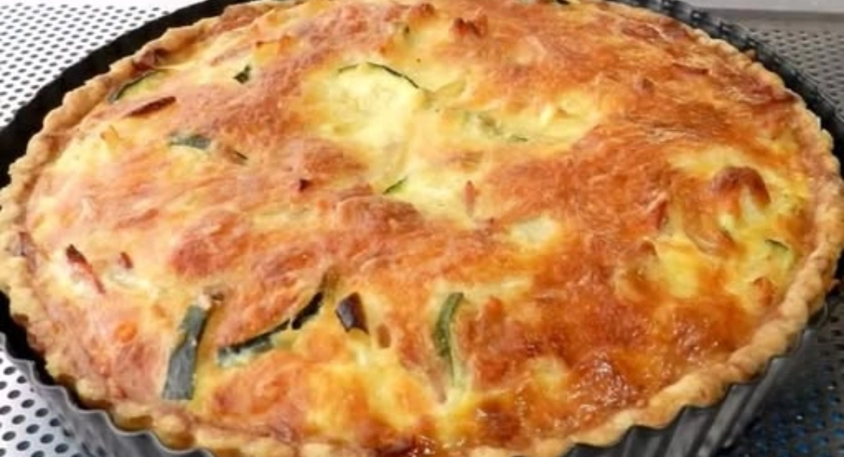 Salé aux courgettes, oignons et jambon : la recette savoureuse à essayer