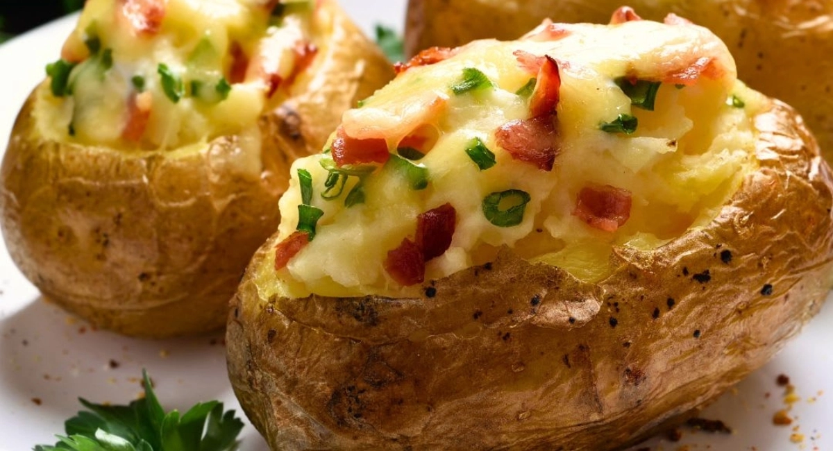 Pommes de terre farcies au four : la recette facile pour un repas savoureux