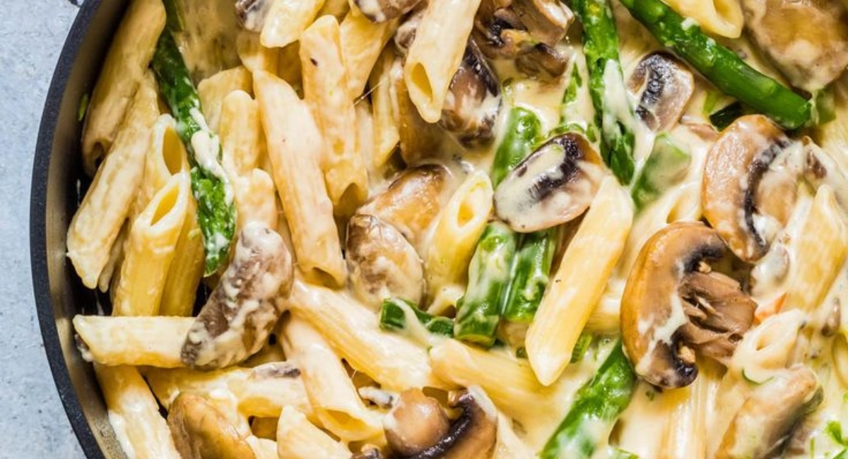 Creamy Mushroom and Asparagus Chicken Penne