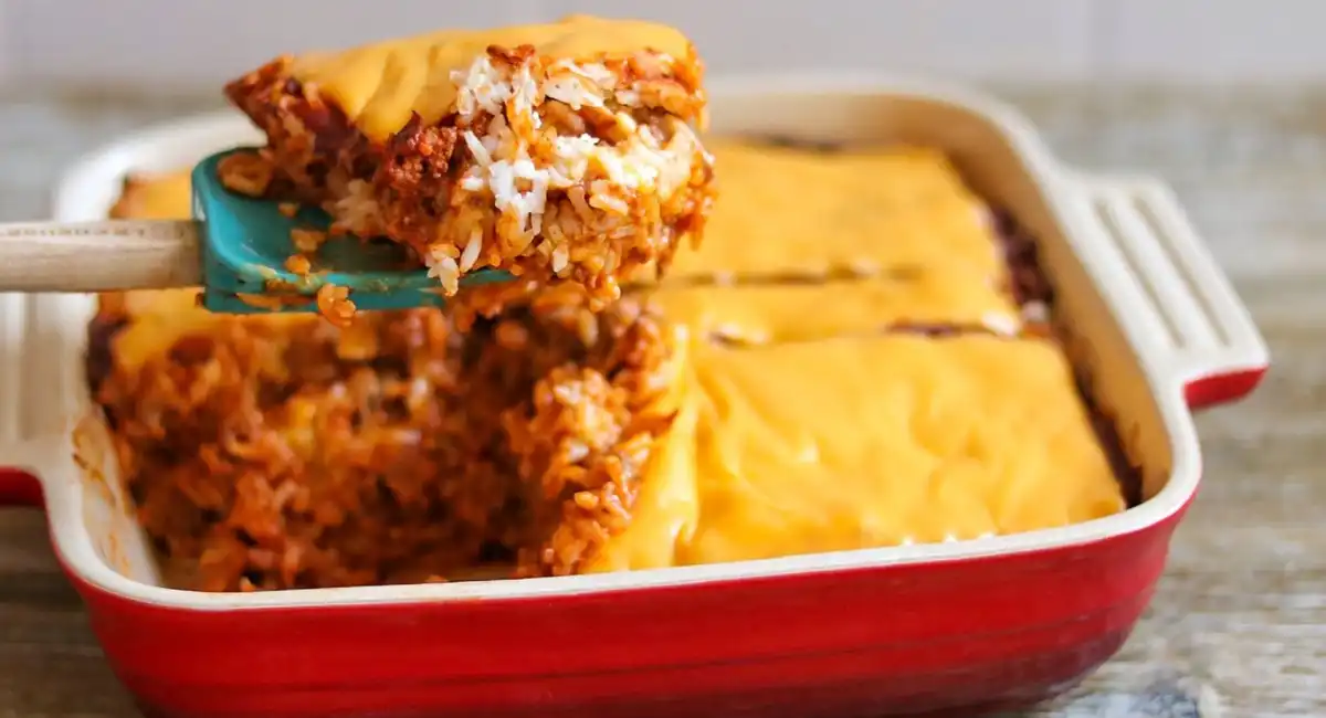 Cheddar-Crusted Ground Beef and Rice Casserole: A Cheesy, Comforting One-Dish Meal!