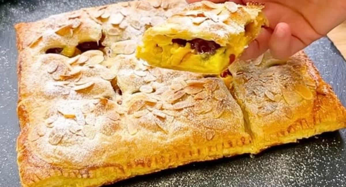 Gâteau feuilleté à la crème et aux cerises noires : le délicieux dessert de dernière minute