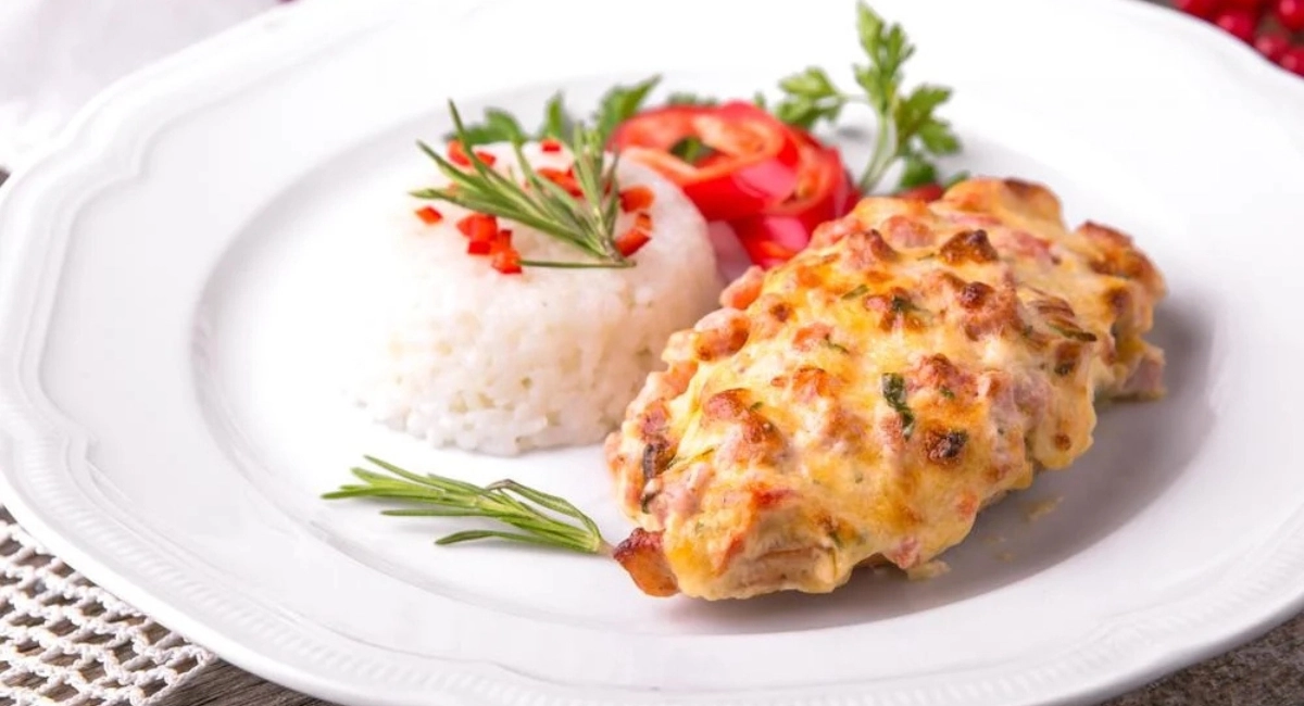 Filet de poulet au fromage et légumes