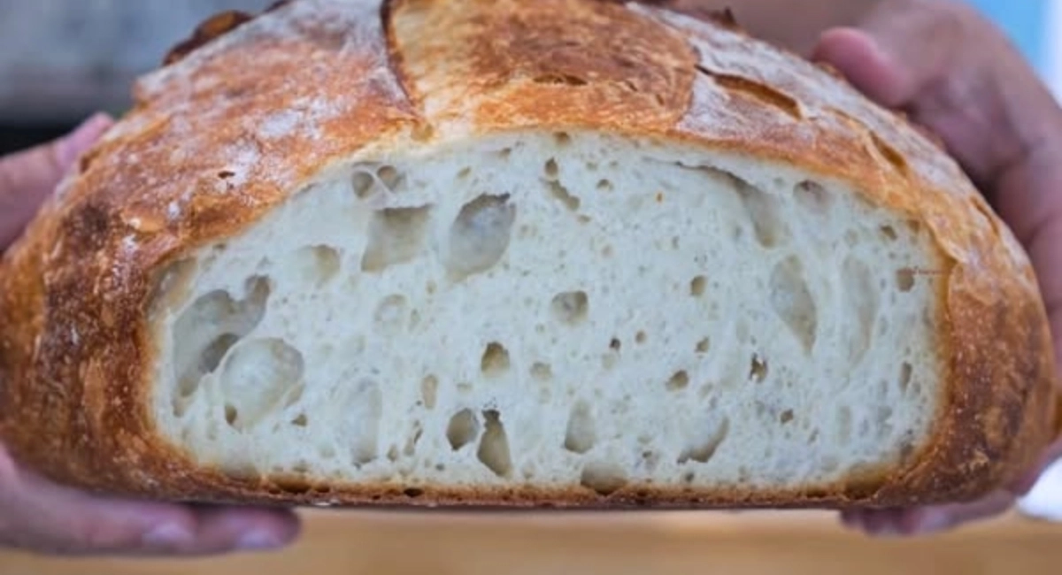 Pain artisanal au four hollandais