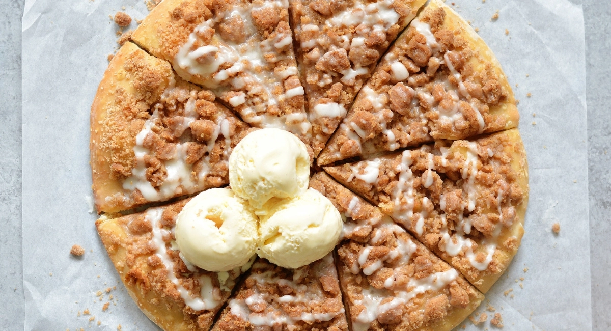 Cinnamon-Sugar Crescent Roll Pizza