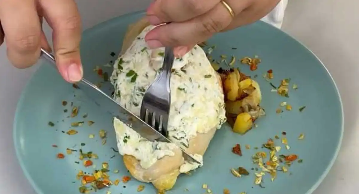 Faites cuire le poulet de cette façon et le résultat sera incroyable !